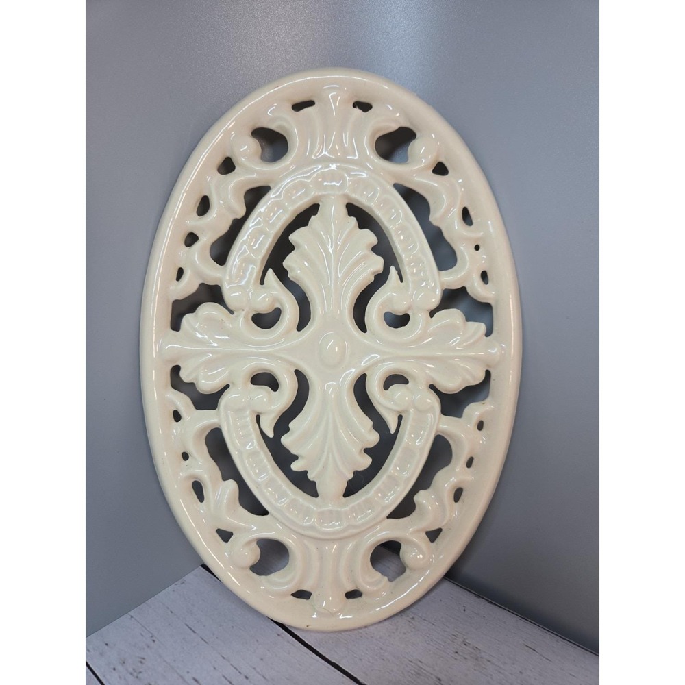 VTG Oval Ivory Enamel Coated Cast Iron Trivet Leaf 7" X 11" Cottagecore